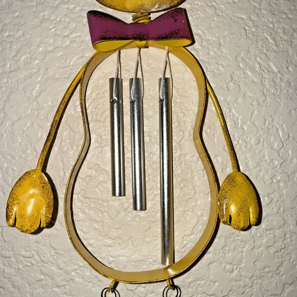 Yellow Metal Smiling Kitty Cat W/Bow Tie Wind Chimes W/Faux Rust 16” Long - Picture 3 of 11